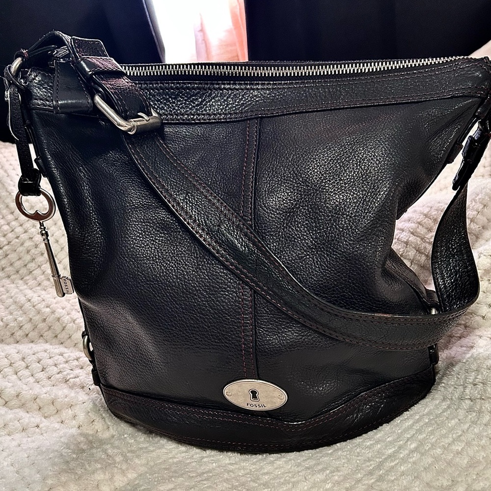 Fossil Black Leather Shoulder Bag with Adjustable Strap